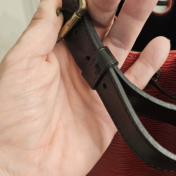 Louis Vuitton Epi Noe Red Bucket Bag - Picture 12 of 15